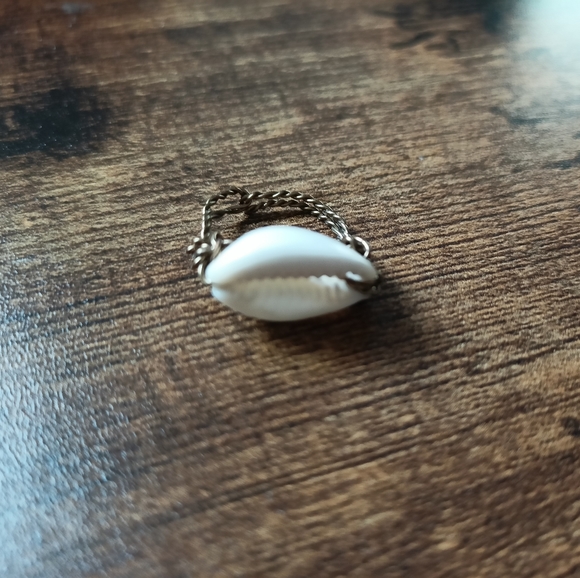 🌴3/15🌴 Shell ring - Picture 3 of 4